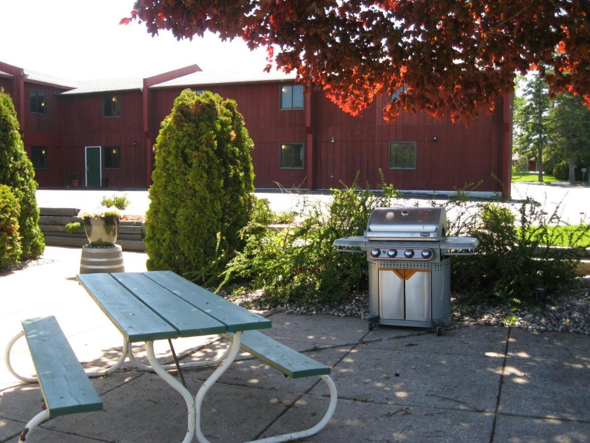 Cedar Hill Lodge St. Ignace Exterior foto