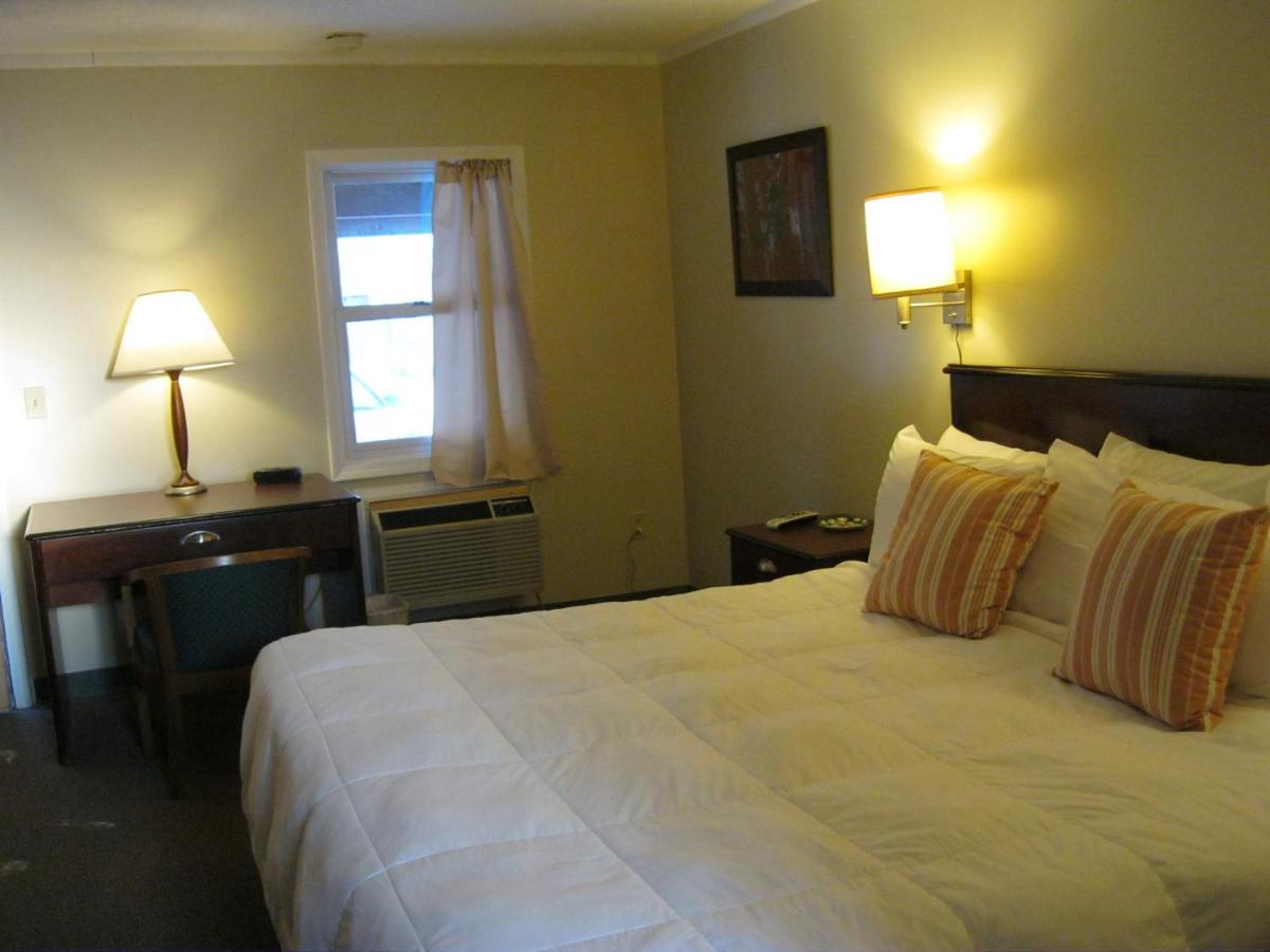 Cedar Hill Lodge St. Ignace Exterior foto