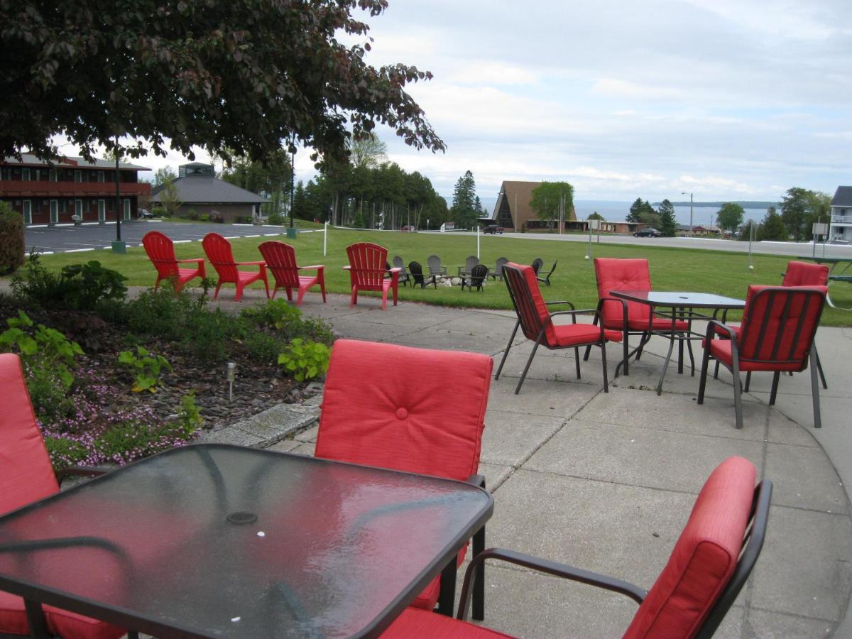 Cedar Hill Lodge St. Ignace Exterior foto